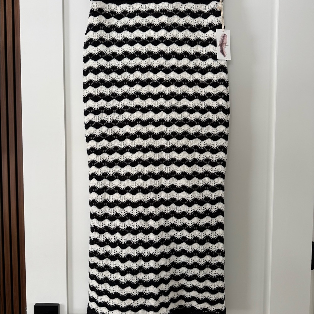 Black and White Chevron Knit Set - Picture 5 of 12